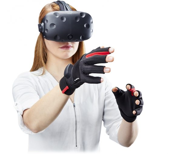vamers-fyi-gaming-gadgetology-virtual-reality-goes-big-at-rage-2016-courtesy-of-blue-ocean-vr-inline-lady-with-vr